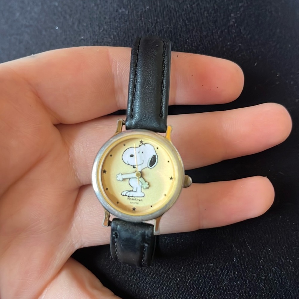 VINTAGE PEANUTS SNOOPY watch